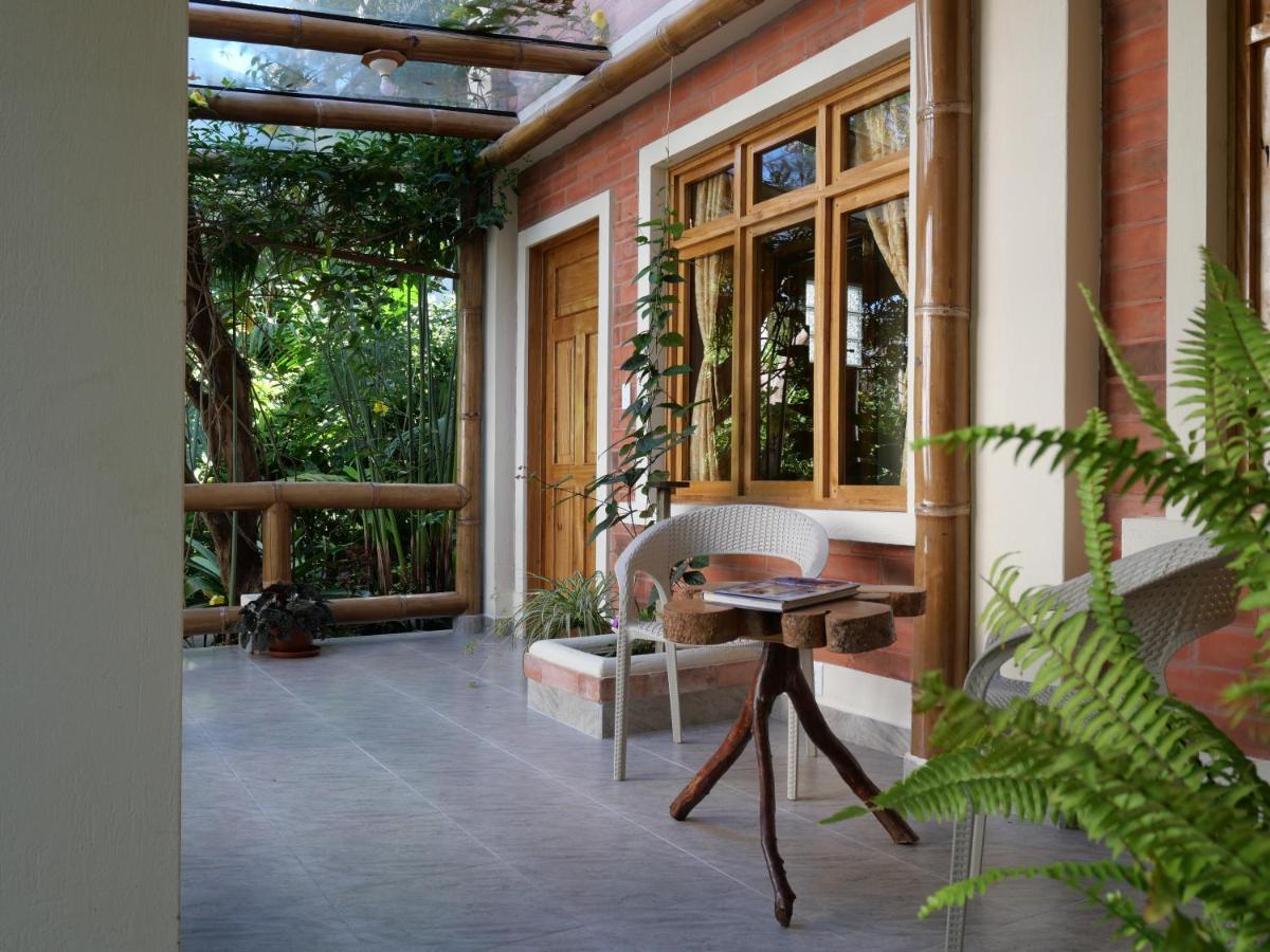 Casa Del Rio En Mindo Bed & Breakfast Exterior photo