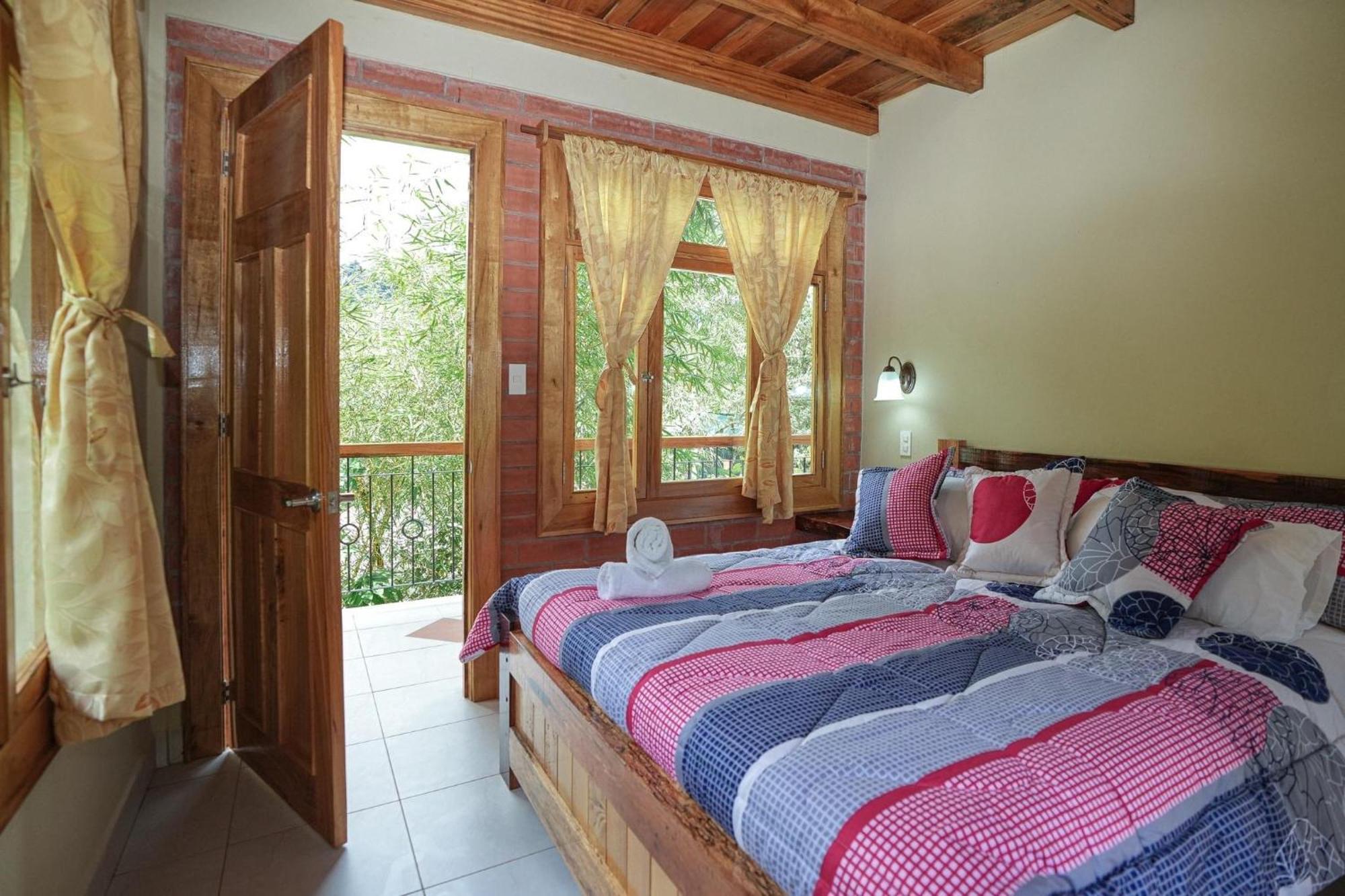 Casa Del Rio En Mindo Bed & Breakfast Exterior photo
