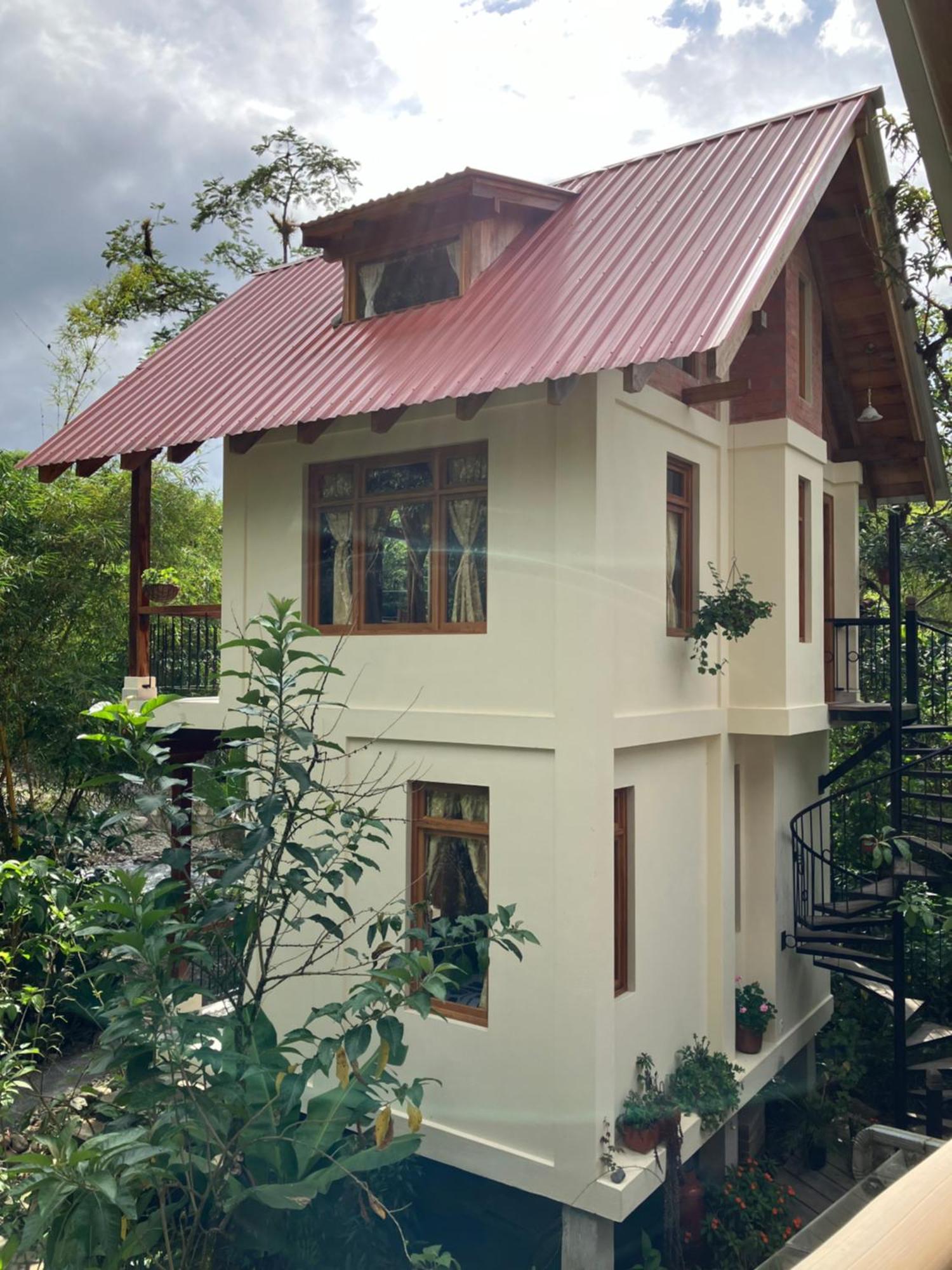 Casa Del Rio En Mindo Bed & Breakfast Exterior photo